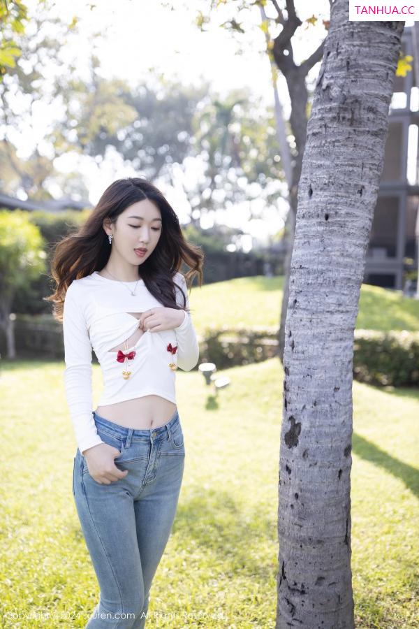 唐安琪  [XiuRen]高清写真图 2024.03.18 No.8250 唐安琪 美腿性感第12张图片